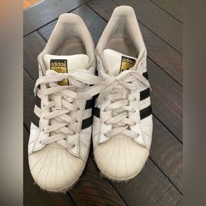 Adidas women’s 10 men’s 8 Superstar authentic!